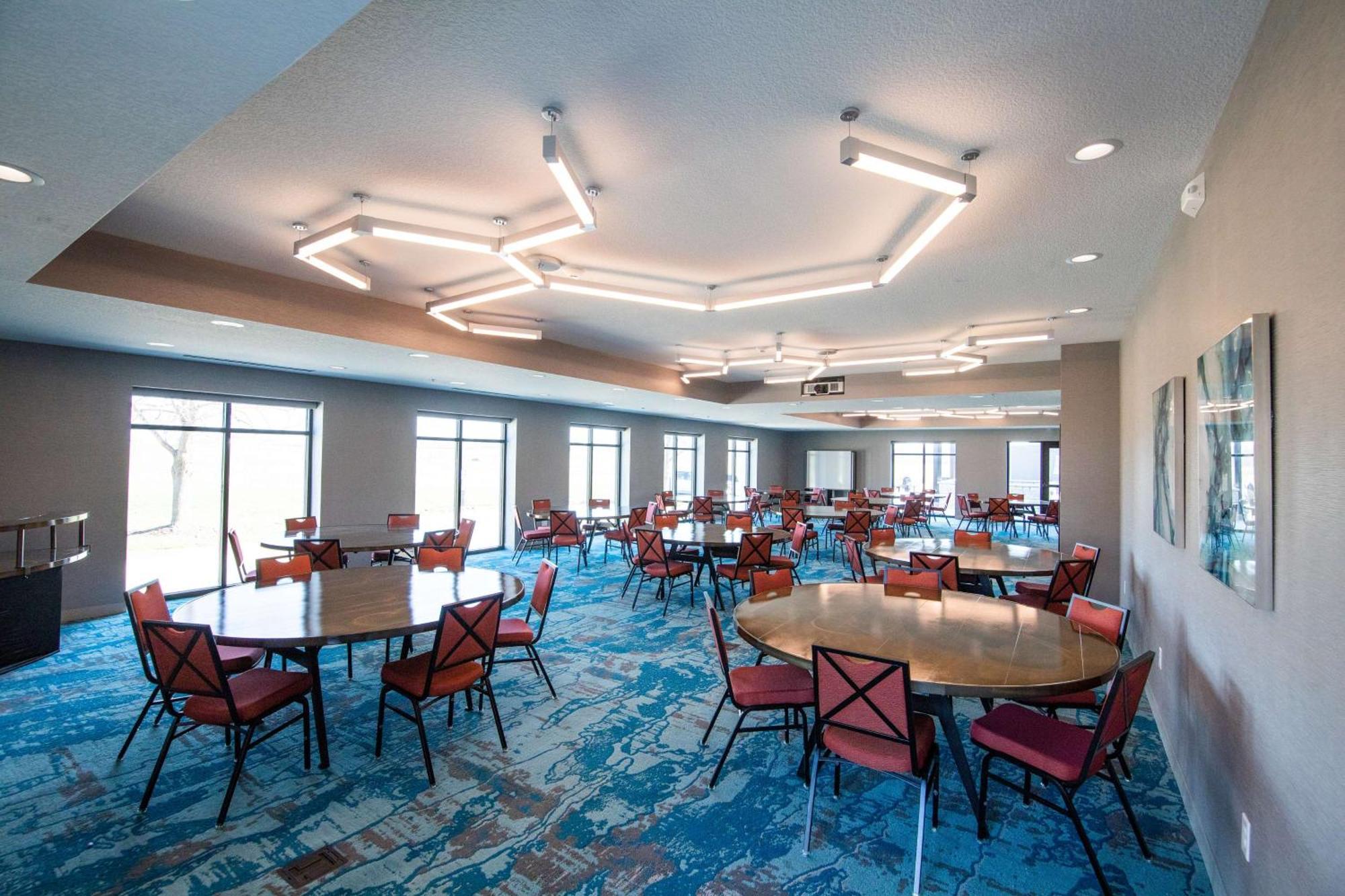 Hilton Garden Inn Des Moines Airport מראה חיצוני תמונה