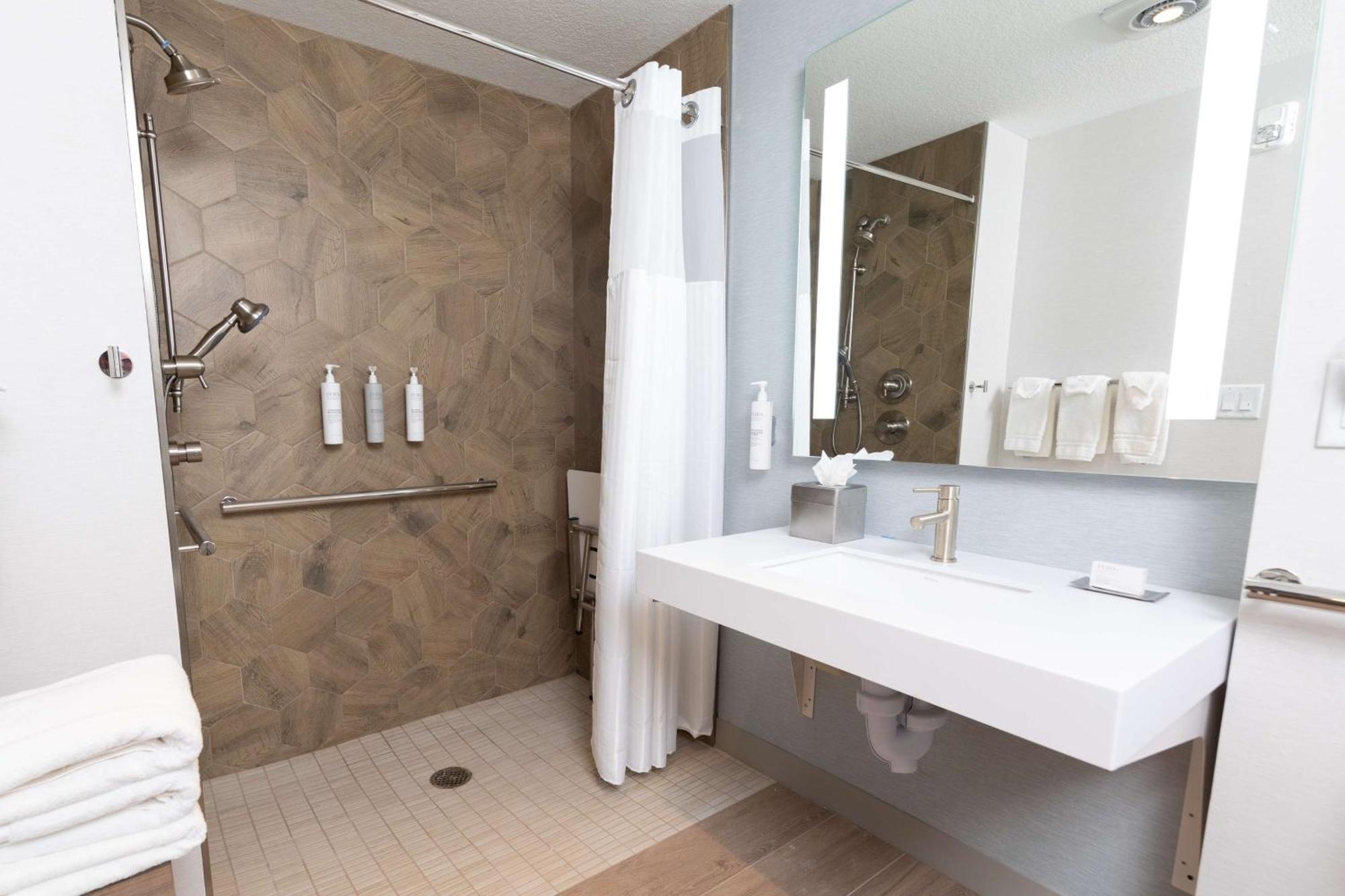 Hilton Garden Inn Des Moines Airport מראה חיצוני תמונה